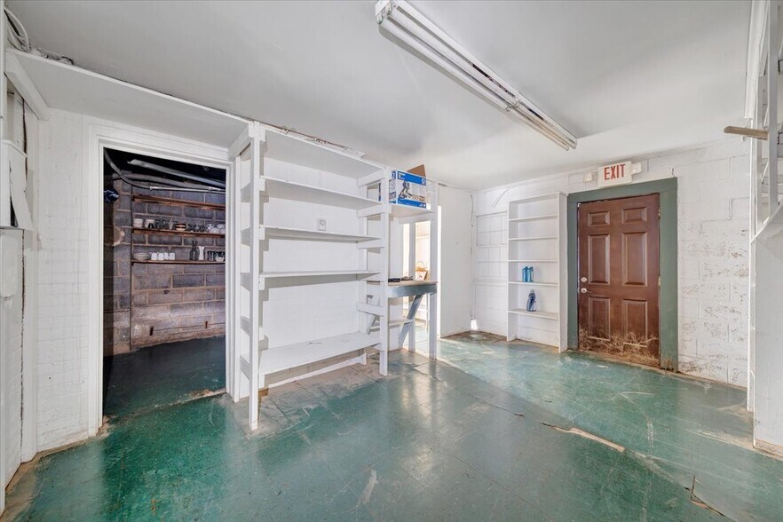 More Photos Of 630 Lowe St, Buchanan Restaurant For Sale