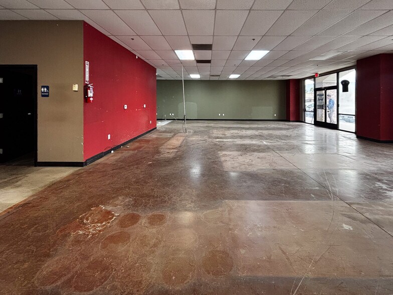 More Photos Of 79440 Highway 111, La Quinta General Retail For Lease