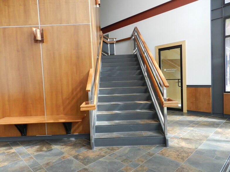 More Photos Of 1404 Hawk Pky, Montrose Medical For Lease