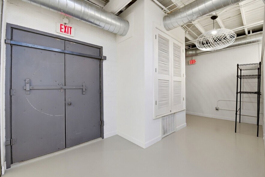 More Photos Of 603 W 11th St, Houston Office For Lease