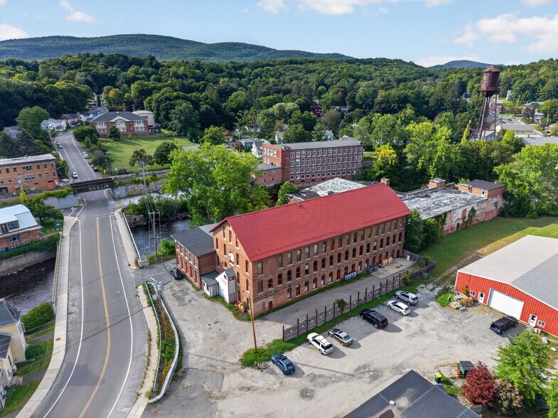 More Photos Of 420 Park St, Housatonic Flex For Sale