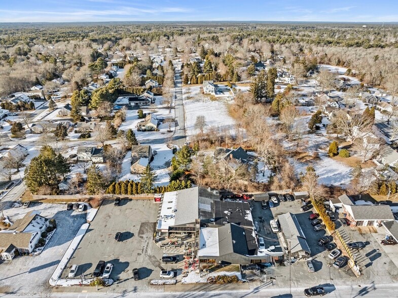 More Photos Of 33 County Rd, Mattapoisett Freestanding For Sale