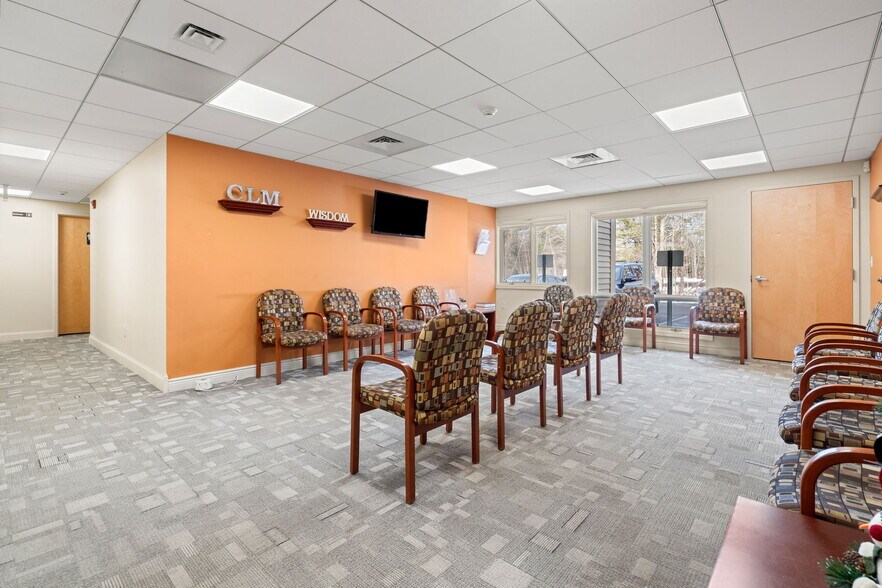 More Photos Of 103 Stiles Rd, Salem Office For Sale