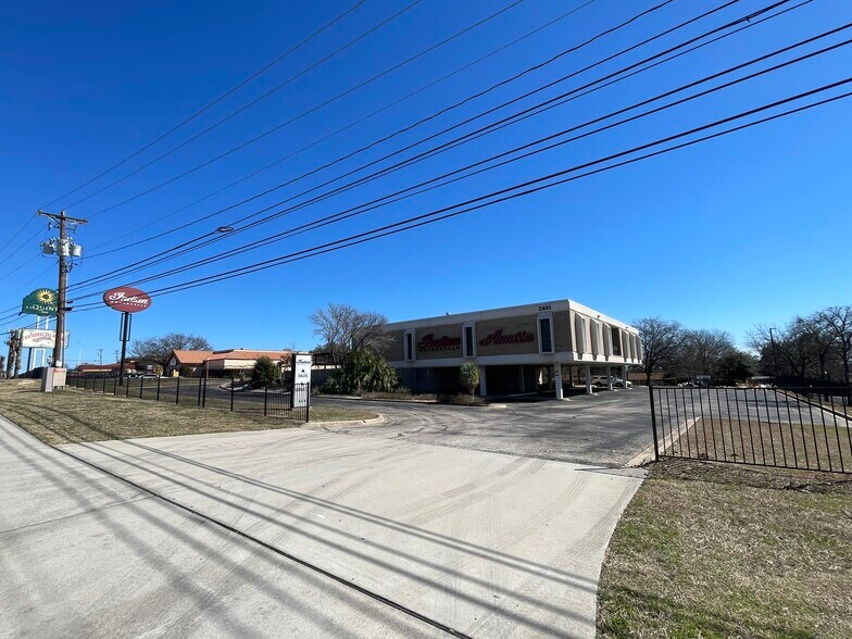 More Photos Of 2401 S Interstate 35, Austin Freestanding For Sale