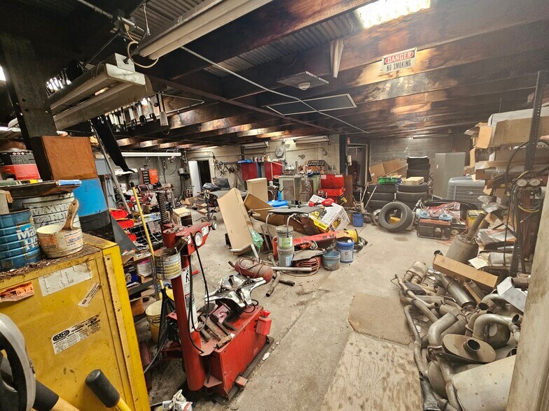 More Photos Of 1737 S Burlington Rd, Bridgeton Flex For Sale