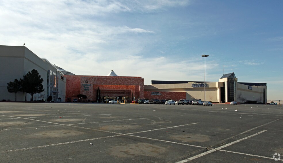 More Photos Of 750 Sunland Park Dr, El Paso Storefront For Lease