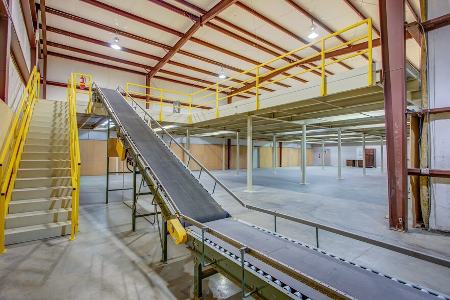 More Photos Of 108 Kelly Rd, Niceville Showroom For Lease