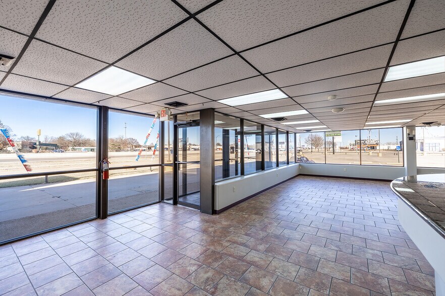 More Photos Of 11209 W Kellogg, Wichita Auto Dealership For Sale