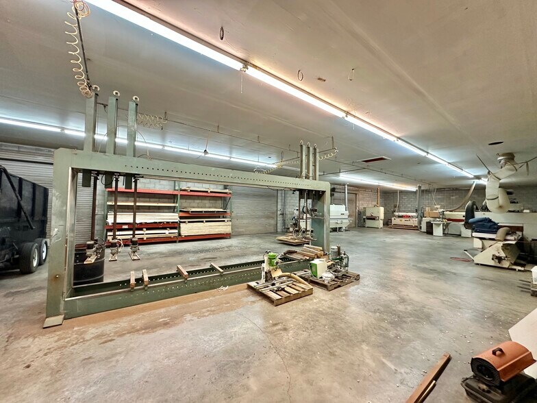 More Photos Of 739 Glenwood Ave, Sebring Manufacturing For Sale