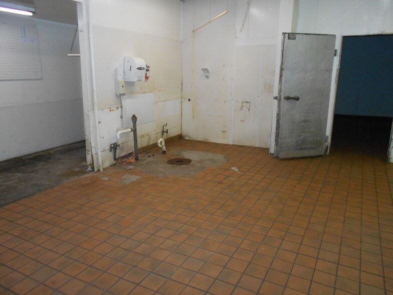 More Photos Of 7275-7289 W Main St, Lima Storefront For Lease