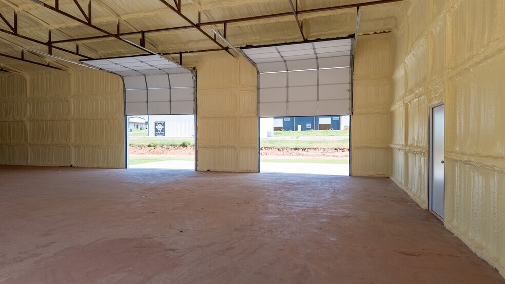 More Photos Of 11770 Black Sand Dr, Edmond Manufacturing For Sale