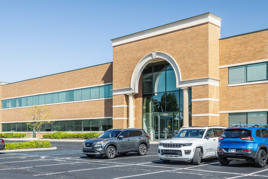 More Photos Of 555 E County Line Rd, Greenwood Medical For Lease