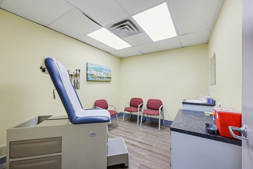 More Photos Of 30000 Orchard Lake Rd, Farmington Medical For Lease