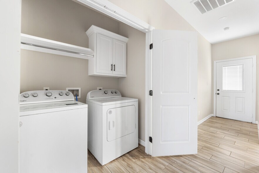 More Photos Of 424 San Mateo Ave, La Joya Apartments For Sale