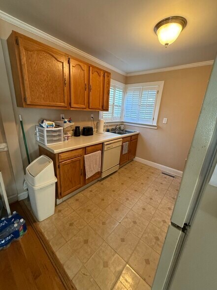 More Photos Of 2113 Wrightsville Ave, Wilmington Flex For Sale