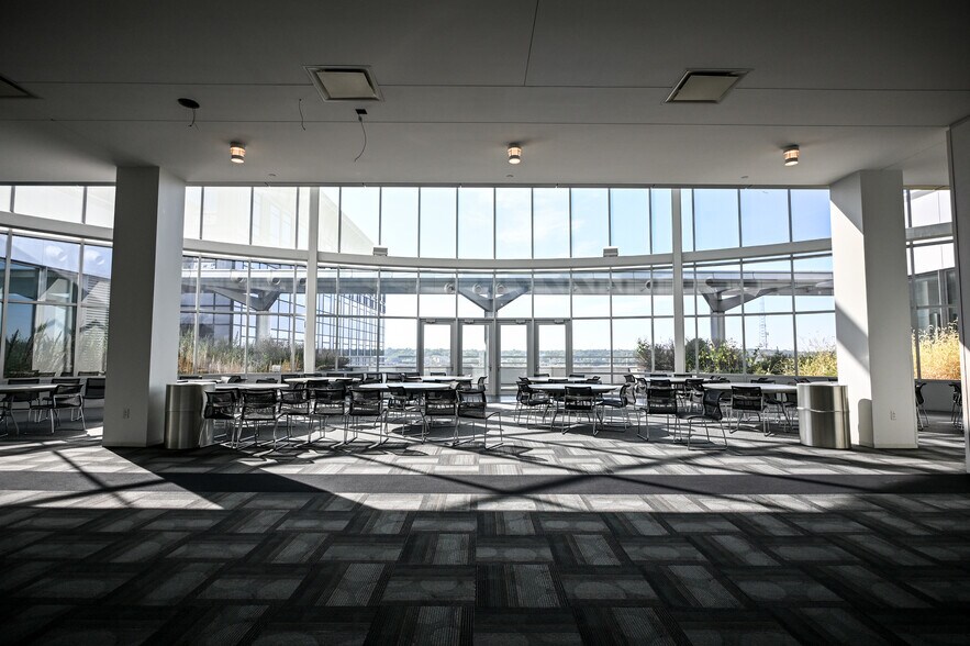 More Photos Of 800 Walnut St, Des Moines Office For Lease