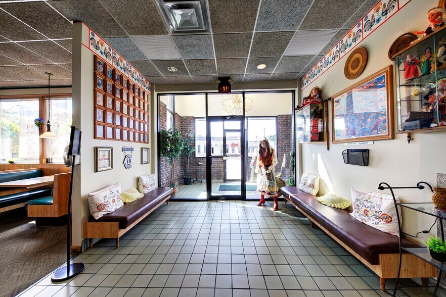 More Photos Of 1744 Biddle Ave, Wyandotte General Retail For Sale