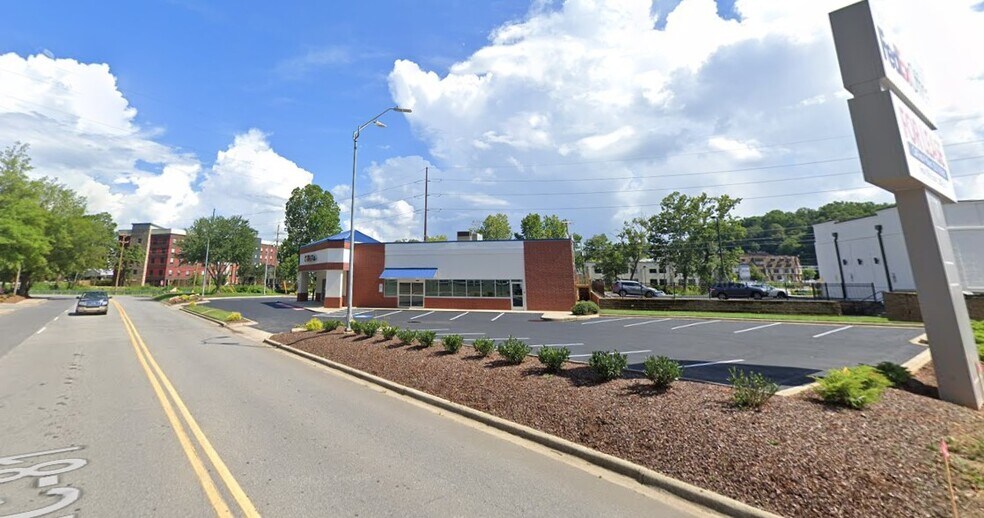 More Photos Of 17 Bryson St, Asheville Freestanding For Sale