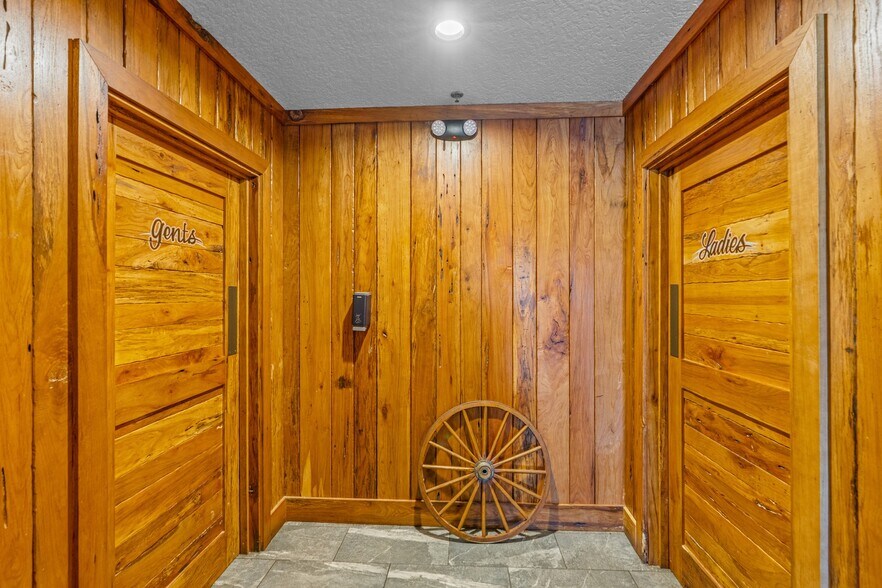 More Photos Of 4170 S Ridgewood Ave, Edgewater Specialty For Lease