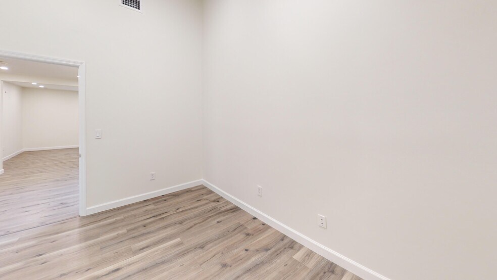 More Photos Of 1444 Clove Rd, Staten Island Office For Lease