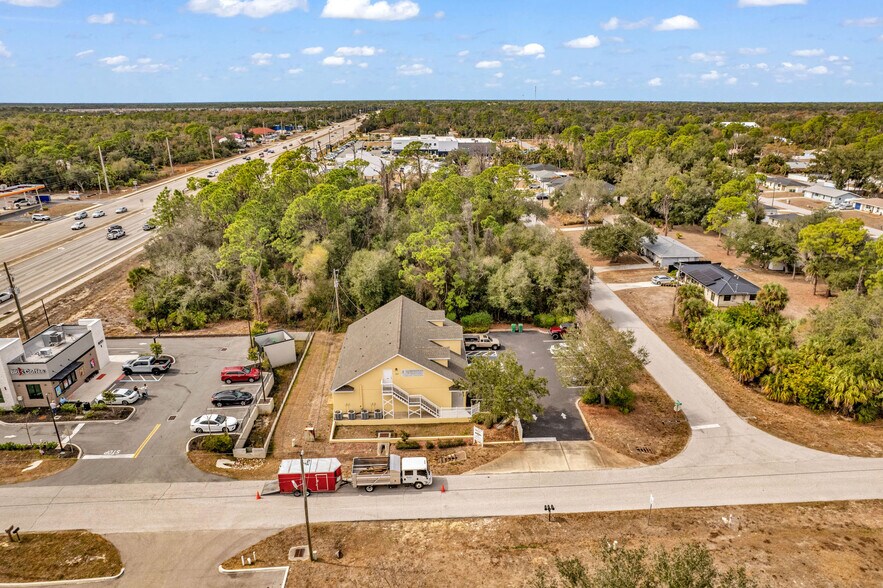 More Photos Of 17245 Bonnie Ave, Port Charlotte Office For Sale
