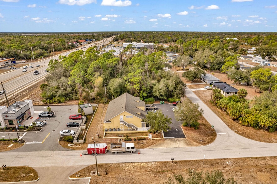 More Photos Of 493 Barger Dr, Port Charlotte Office For Sale