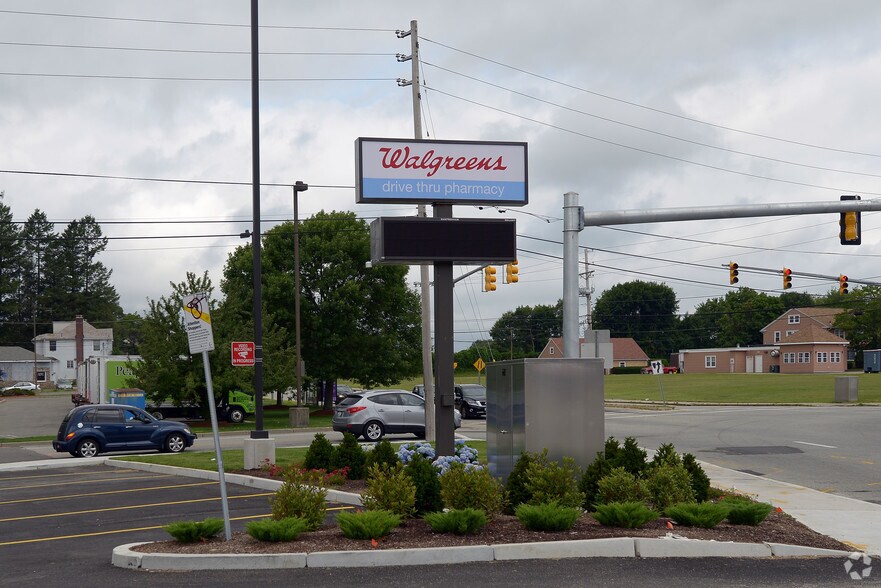 More Photos Of 1 Eddie Dowling Hwy, North Smithfield Drugstore For Sale