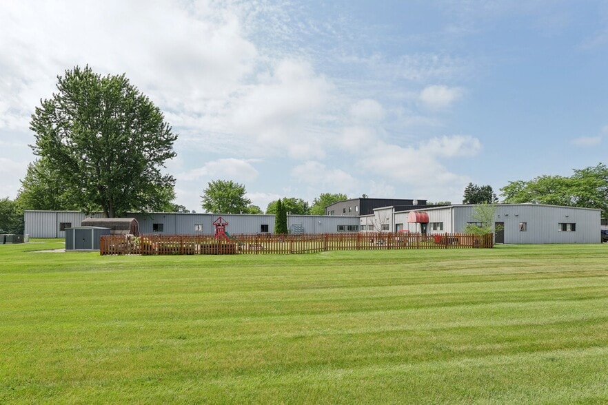 More Photos Of 1001 Arboretum Dr, Waunakee Flex For Lease