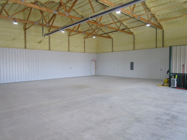More Photos Of 365 Airlinks Dr, Garden City Industrial For Sale