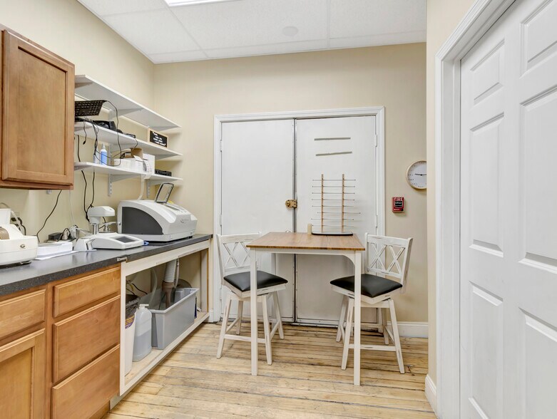 More Photos Of 1-5 N Main St, Mansfield Storefront Retail Residential For Lease