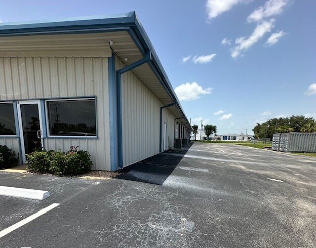 More Photos Of 23330 Harborview Rd, Port Charlotte Flex For Sale