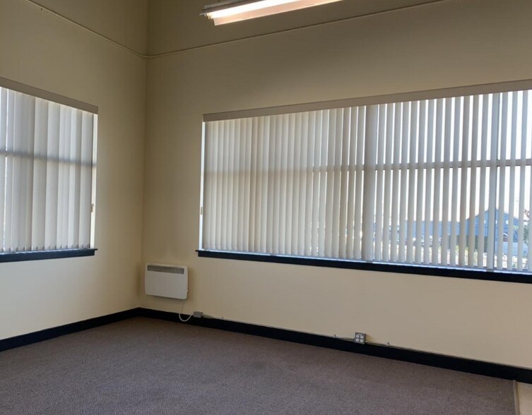 More Photos Of 23000 Fraserwood Way, Richmond Showroom For Sale