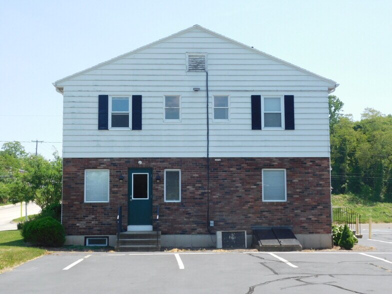 More Photos Of 16 Rae Palmer Rd, Moodus Medical For Sale