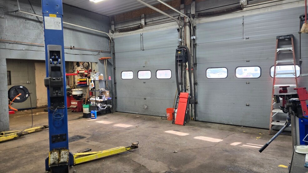 More Photos Of 397 West Ave, Lockport Auto Dealership For Lease