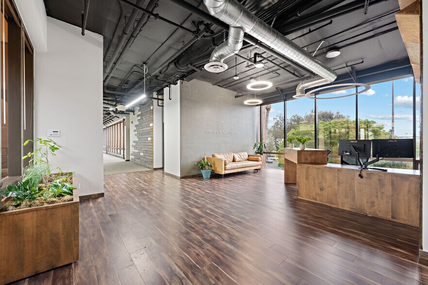 More Photos Of 2714 Loker Ave W, Carlsbad Office For Lease