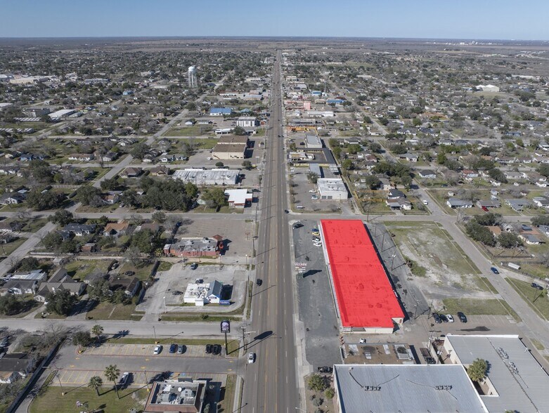 More Photos Of 906 S 14th St, Kingsville Storefront For Lease