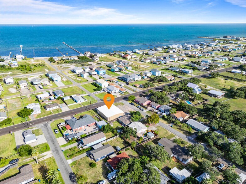 More Photos Of 724 Rowan St, Rockport Office For Sale