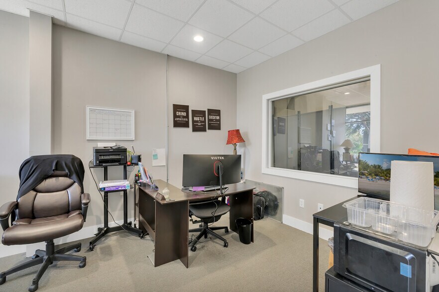 More Photos Of 350 E Crown Point Rd, Winter Garden Light Distribution For Sale