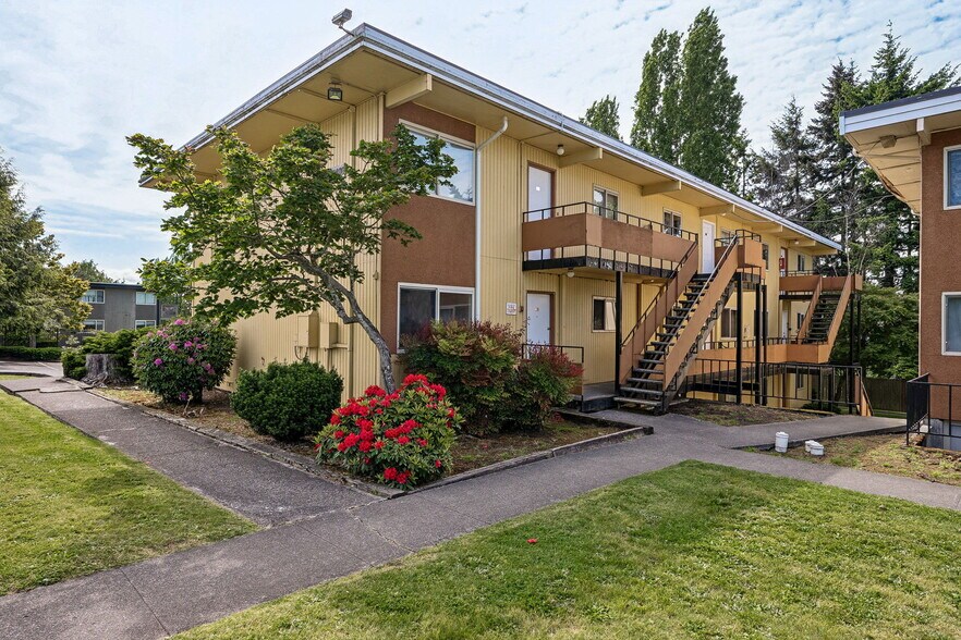 More Photos Of 1208-1316 S 27th St, Tacoma Apartments For Sale