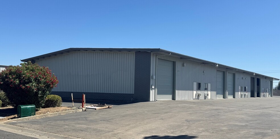 Primary Photo Of 1177 Vanderbilt Cir, Manteca Warehouse For Lease