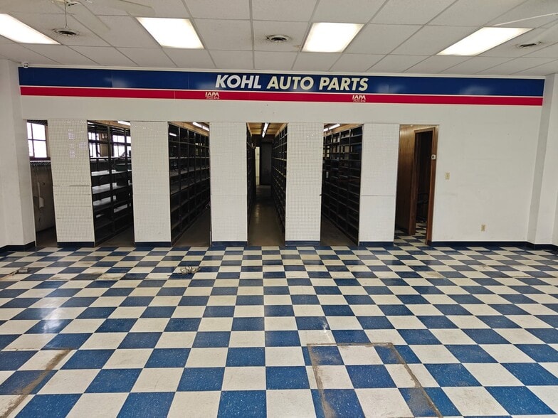 More Photos Of 908 W C St, McCook Auto Repair For Sale