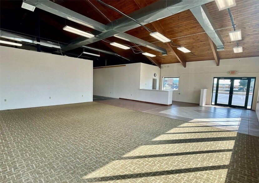 More Photos Of 705 Texas Blvd, Bethalto Restaurant For Sale