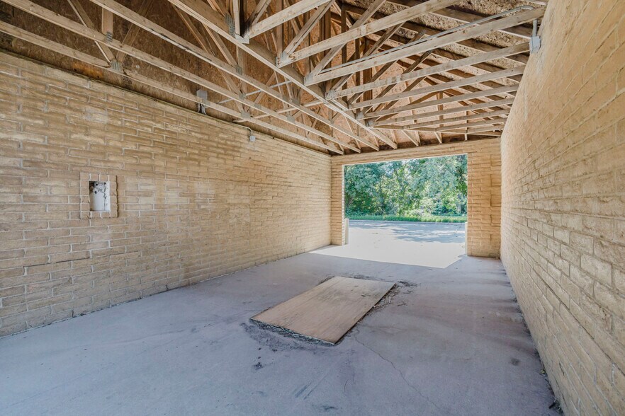 More Photos Of 220 N 2nd Ave, Mulvane Carwash For Sale