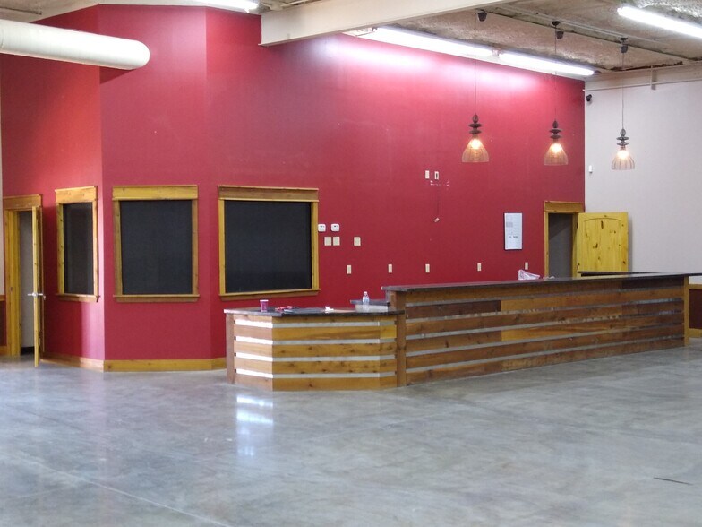 More Photos Of 800 S International Blvd, Hidalgo Freestanding For Lease