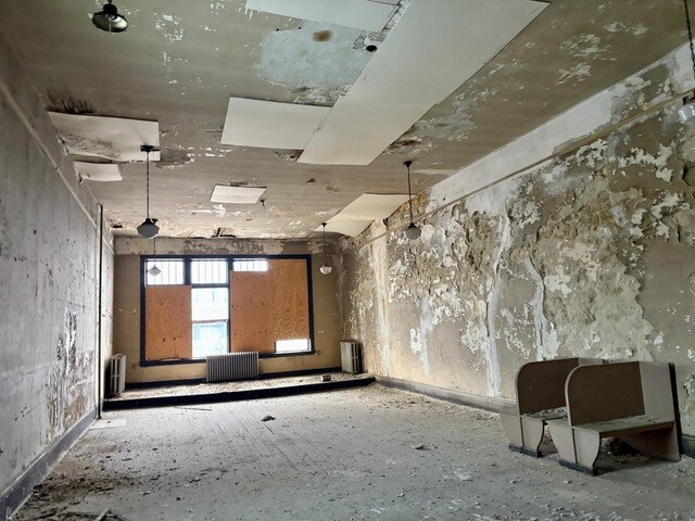 More Photos Of 217 E Court St, Kankakee General Retail For Sale