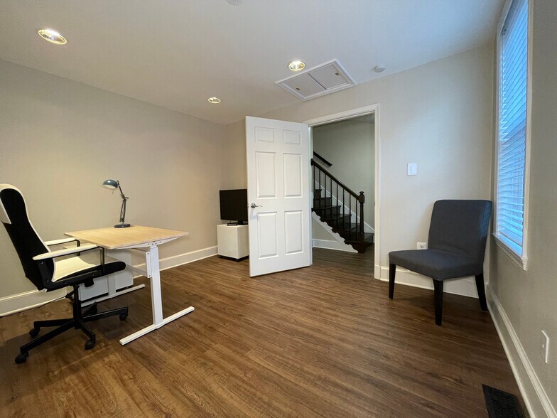 More Photos Of 123 N Henry St, Alexandria Office For Lease