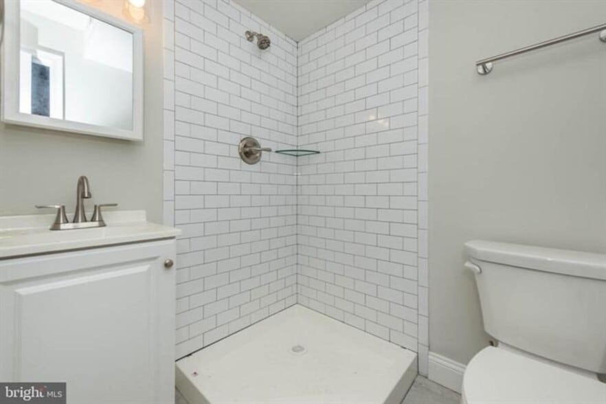More Photos Of 400 N Patterson Park Ave, Baltimore Flex For Sale