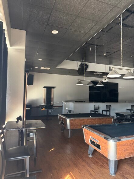 More Photos Of 140 Collins Rd, Richmond Storefront For Lease