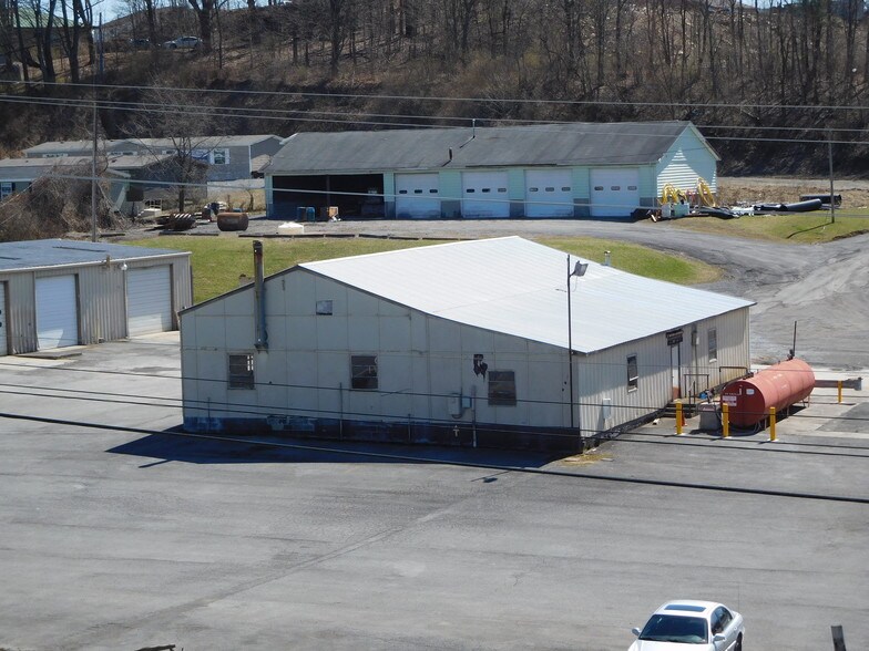 More Photos Of 69 Middletown Rd, Fairmont Manufacturing For Sale