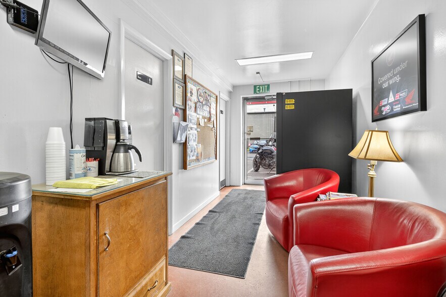 More Photos Of 2350 Dairy Rd, Lancaster Auto Dealership For Lease